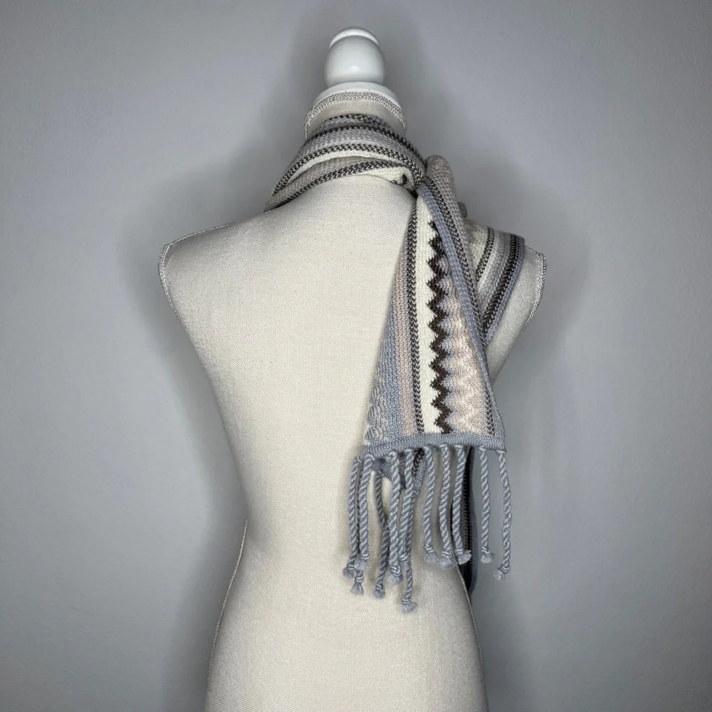 Smartwool Gray Cream Chevron Knit Scarf Twisted Fringe Soft Wrap Size OS